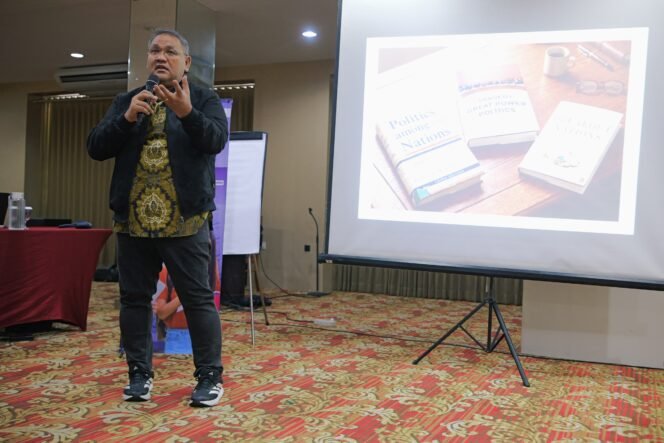 
					Ideologi Pembangunan Prabowo Jawaban untuk Kegelisahan di “Paradoks Indonesia”