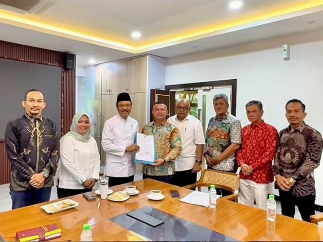 
					Bupati Aceh Utara Jemput Bantuan Pusat untuk Korban Banjir, Koordinasi Langsung dengan Menteri Sosial RI