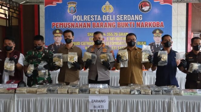 
					54 Kilogram Sabu dan Ribuan Ekstasi Dimusnahkan, Polresta Deli Serdang Bongkar 150 Kasus Narkoba