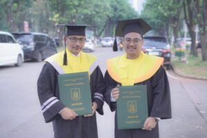 Wisuda di JCC, Haji Uma Raih Gelar Magister Ilmu Politik, Putranya Lulus Sarjana Ilmu Komunikasi