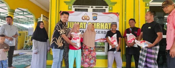 
					Jumat Curhat Jadi Momen Berbagi, Satres Narkoba Polresta Deli Serdang Rangkul Anak Yatim