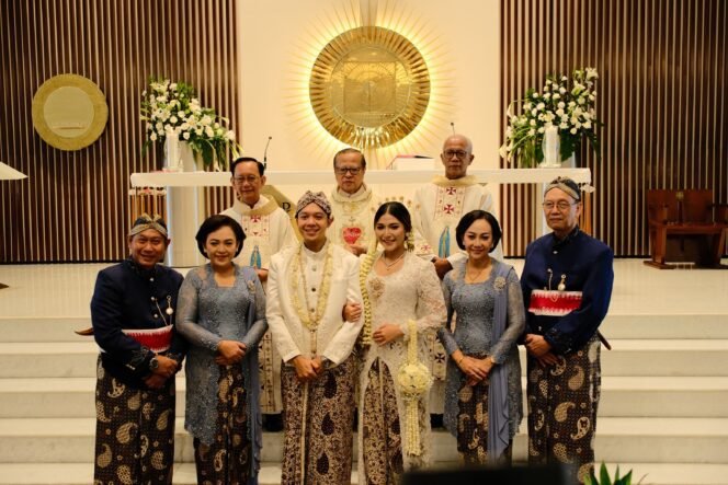 
					Uskup Agung Jakarta Pimpin Pemberkatan Nikah Carolus Raditya dan Klara Fidelia dalam Misa Sakral