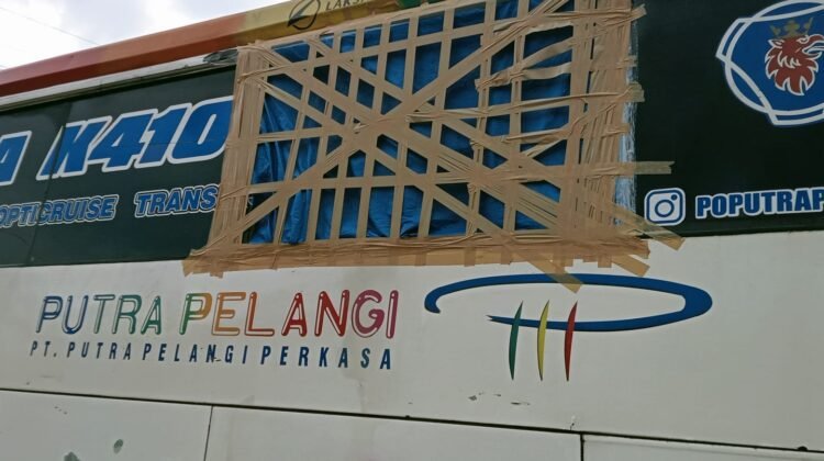 Bus Aceh Tujuan Pekanbaru Dilempari Batu di Labura, Balita dan Ibunya Selamat dari Bahaya