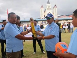 Barat Sepakat Cup 2026 Digelar, Ditandai Tendangan Penghormatan Oleh Bupati Taput JTP