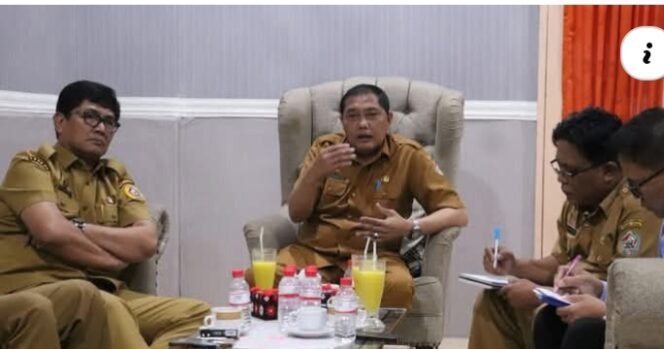 
					Suasana rapat Management RSUD Tarutung dengan Dewan Pengawas.(Ist)