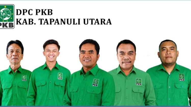 Jufri Sitompul SH (tengah) Ketua DPC PKB Taput foto bareng pengurus.(Ist)