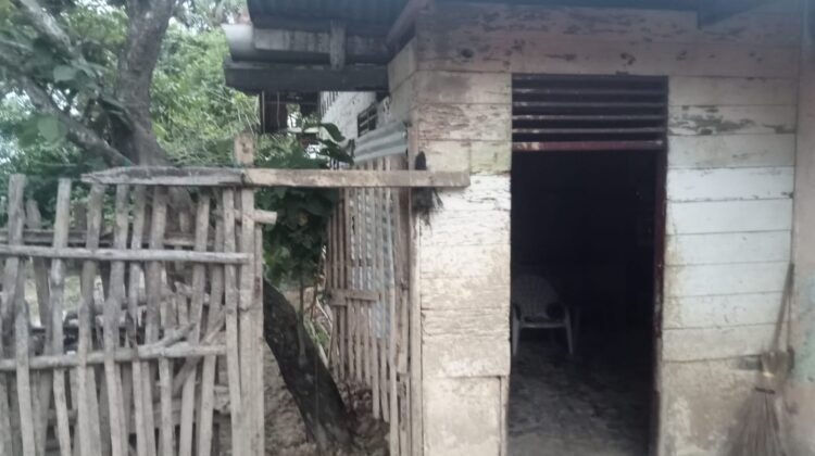 Hampir Setahun Pascabanjir Besar, Rumah Warga Gampong Mane Masih Dipenuhi Lumpur yang Mengeras