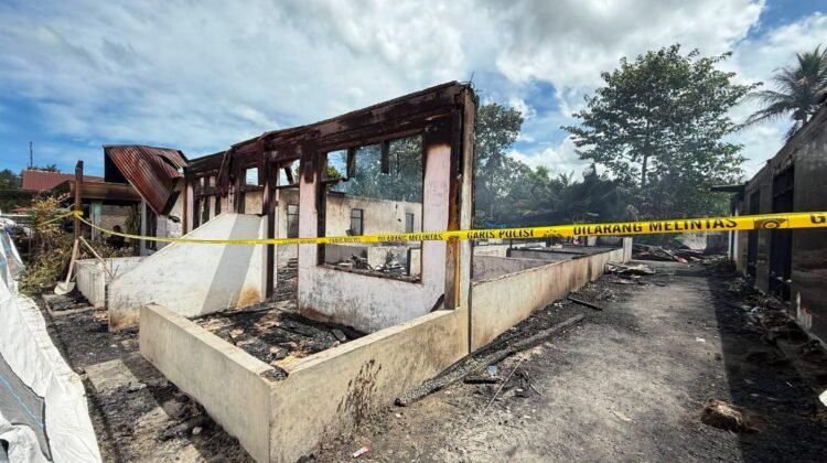 Nampak puing -puing rumah yang terbakar di Kecamatan Sipoholon.(ist)