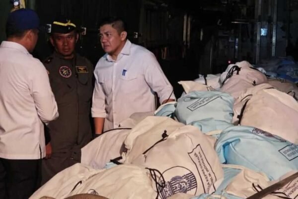 Bantuan untuk Korban Bencana NTT Dipercepat, Letkol Teddy Indra Wijaya Pastikan Distribusi Berjalan