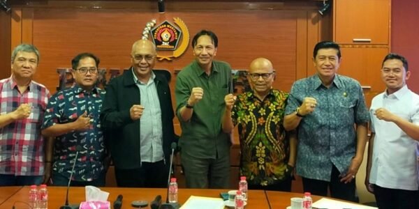 Dari Ruang Redaksi ke Puncak Organisasi: Kisah Inspiratif Austin Tumengkol di PWI Sumut