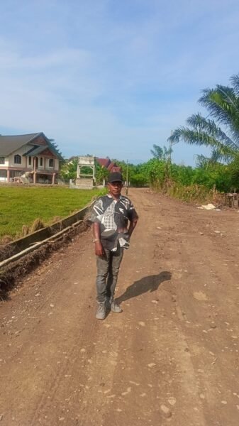 Gunakan Dana Pribadi, Abdullah Buka Akses Jalan 5 Kilometer dari Bare Blang ke Lubuk Klip