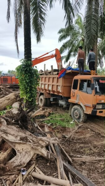 Pascabanjir Bandang Aceh Tamiang, Satgas Percepatan Pembangunan Aceh Turun ke Babo, Bersihkan Sampah dan Pulihkan Lingkungan
