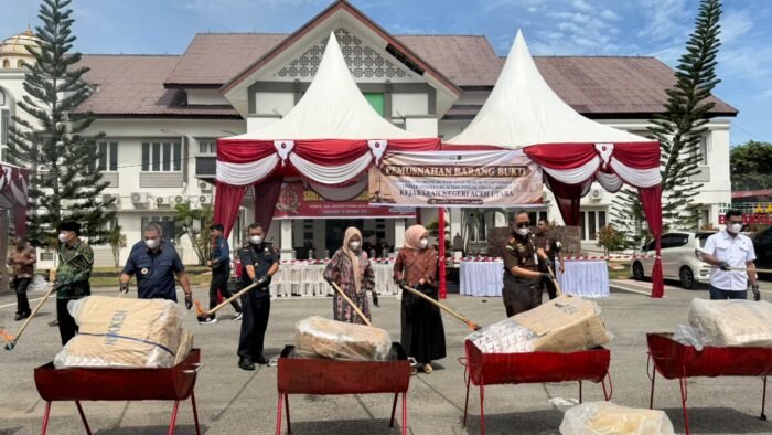 Kejari Aceh Utara Musnahkan 3,15 Kg Sabu, 10,7 Kg Ganja, dan 3,87 Juta Batang Rokok